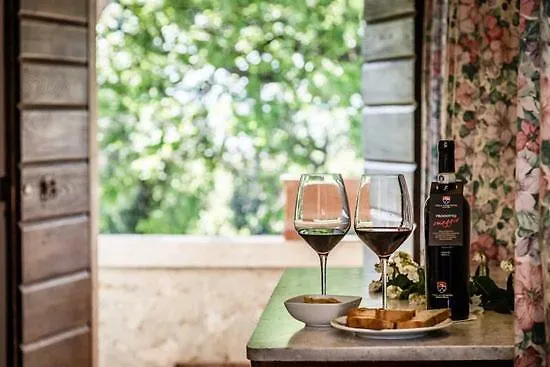 مزرعة للإقامة Agriturismo Perucci Di Sopra